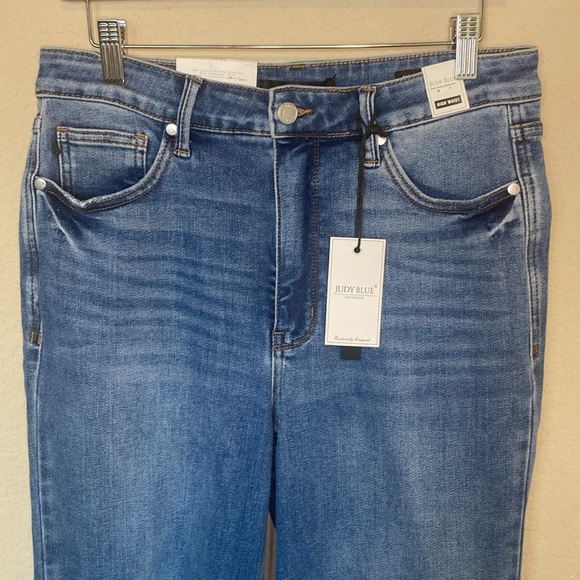 NWT Judy Blue 90's Straight Fit High Waist Medium Wash Jeans 11/30 - Picture 8 of 11